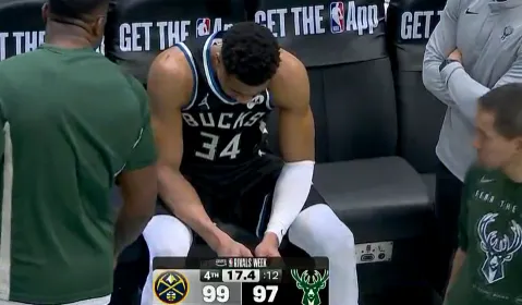 PG GAME-字母哥在替补席神情落寞，脚部已被缠上厚厚绑带