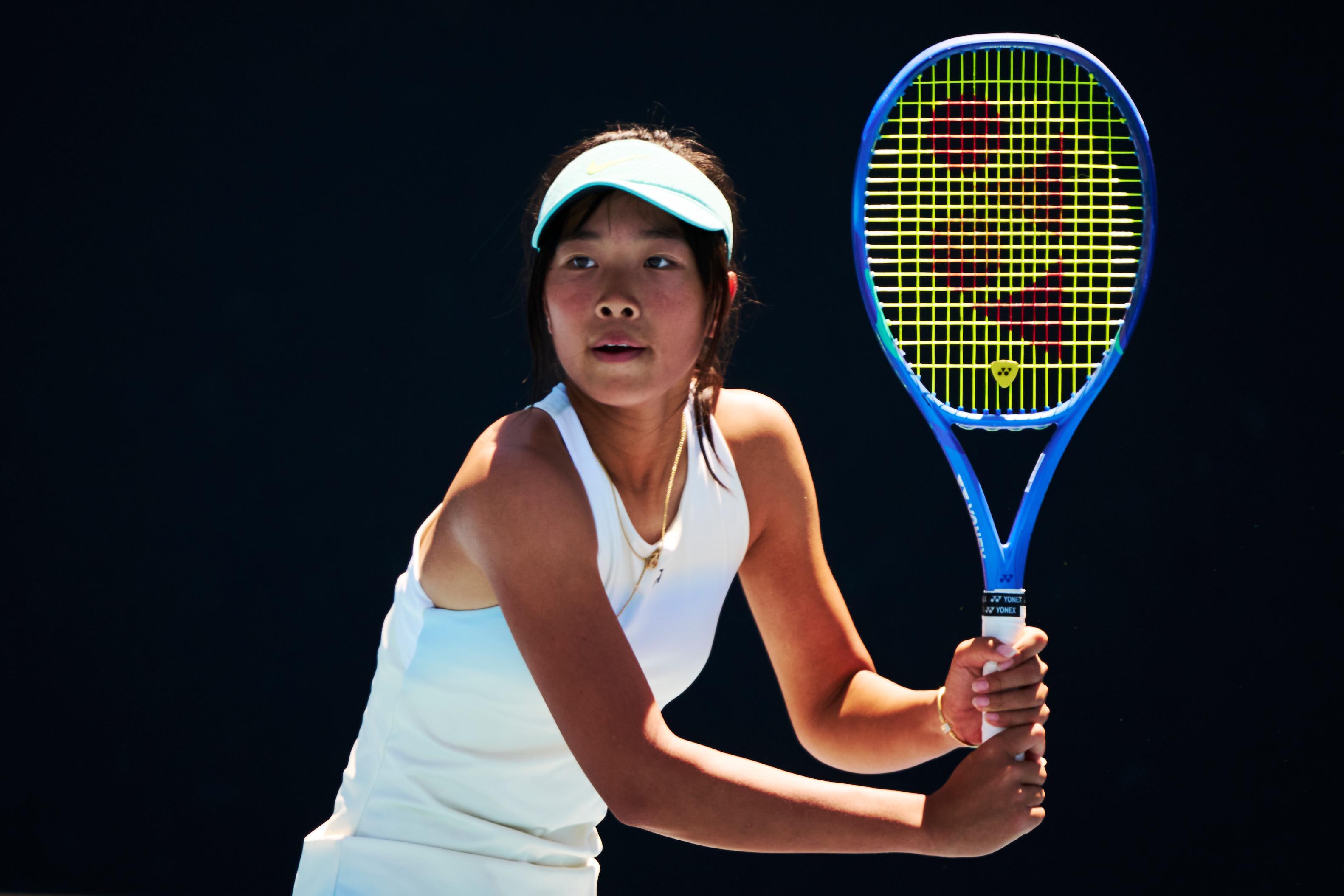 PG电子官方-2-1进决赛冲冠！中国女网又一15岁新星崛起：8朵小花看齐郑钦文